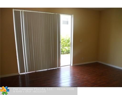 2581 Riverside Drive, Unit 2581 Coral Springs, FL 33065 - Photo 5 of 11 Living Room