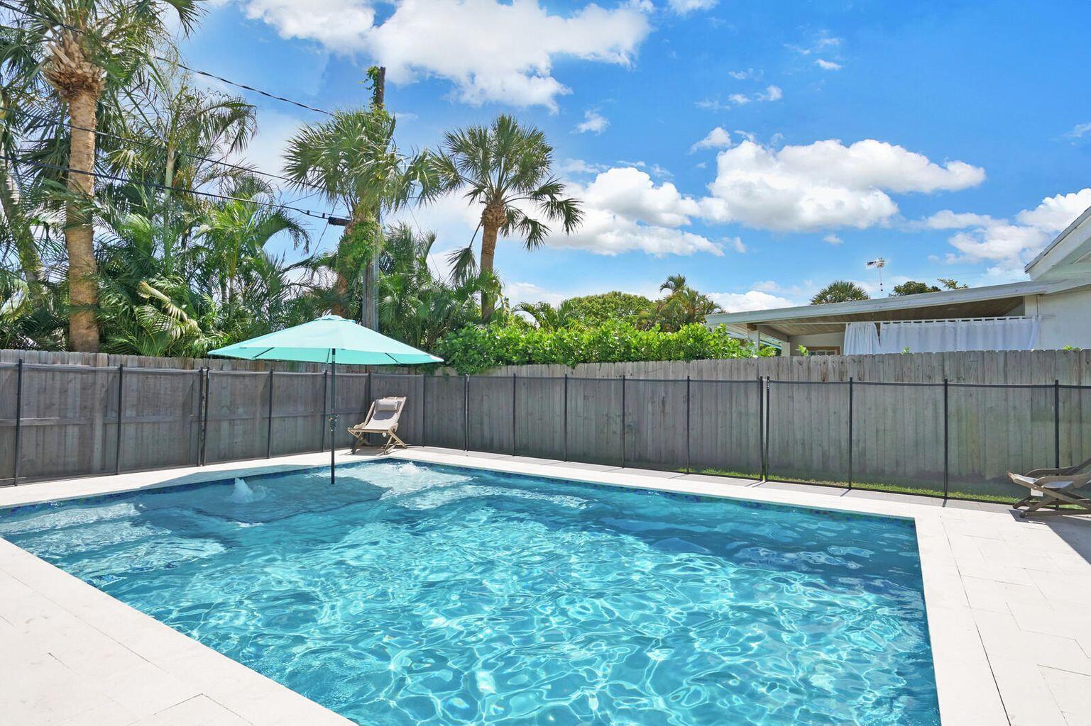 115 Northeast 18th Street Delray Beach, FL 33444 - Photo 28 of 36 a backyard of a house with a slide