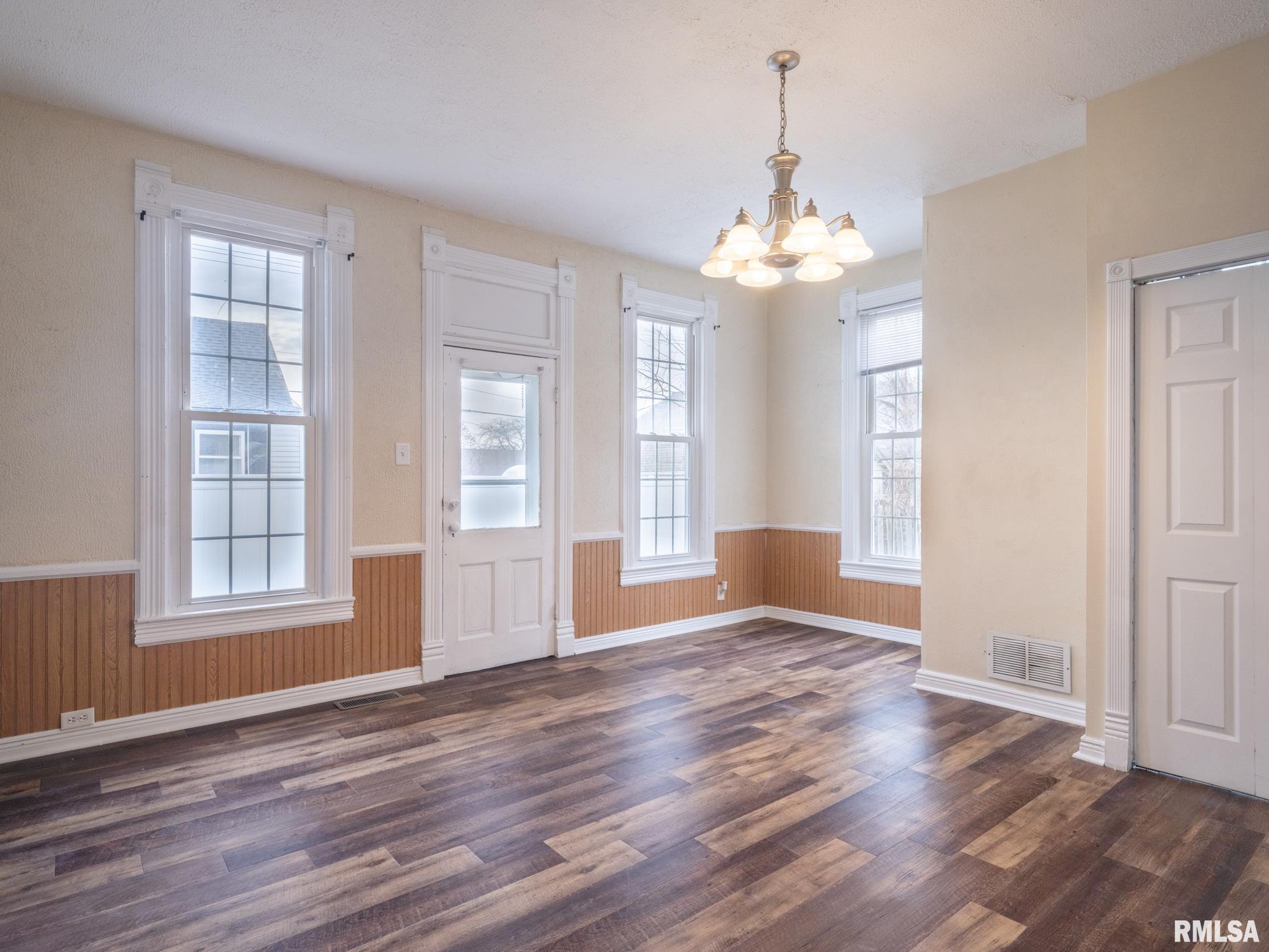 903 Broadway Road Pekin, IL 61554 - Photo 11 of 47 Gallery Image 11