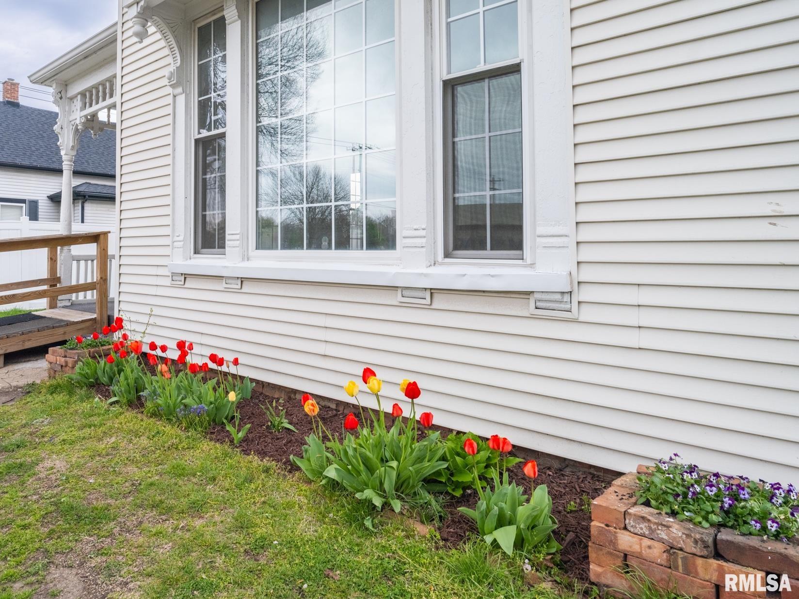 903 Broadway Road Pekin, IL 61554 - Photo 2 of 47 Gallery Image 2