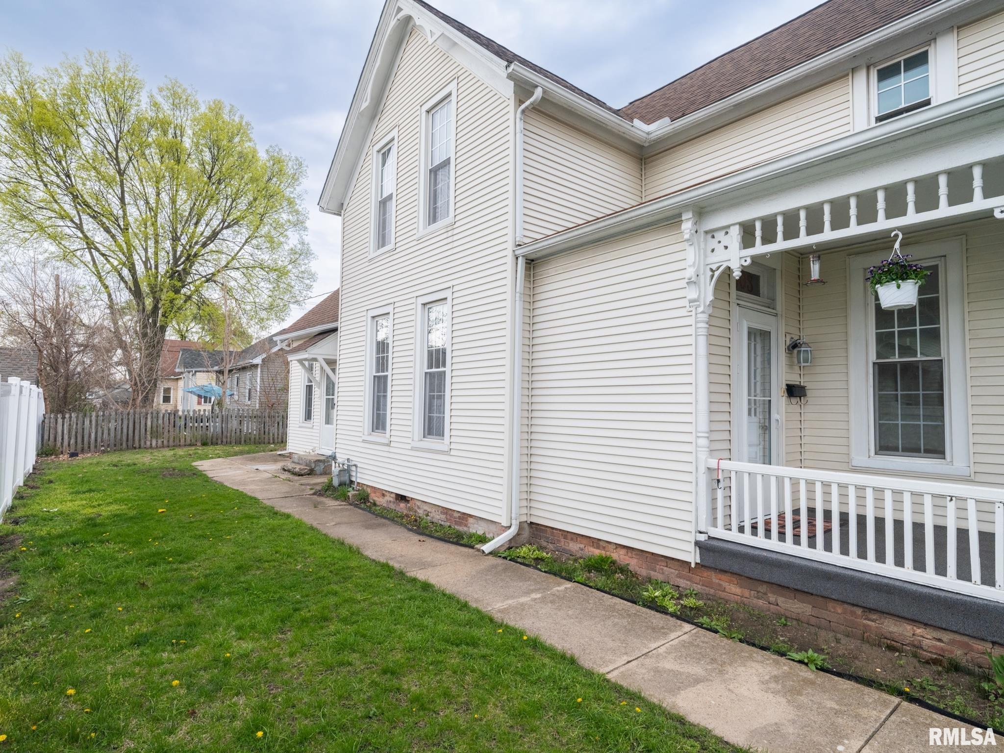 903 Broadway Road Pekin, IL 61554 - Photo 4 of 47 Gallery Image 4
