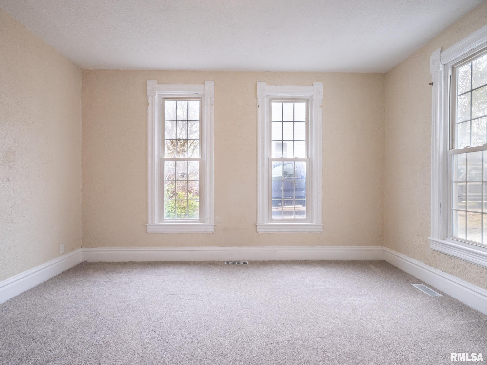 903 Broadway Road Pekin, IL 61554 - Photo 8 of 47 Gallery Image 8