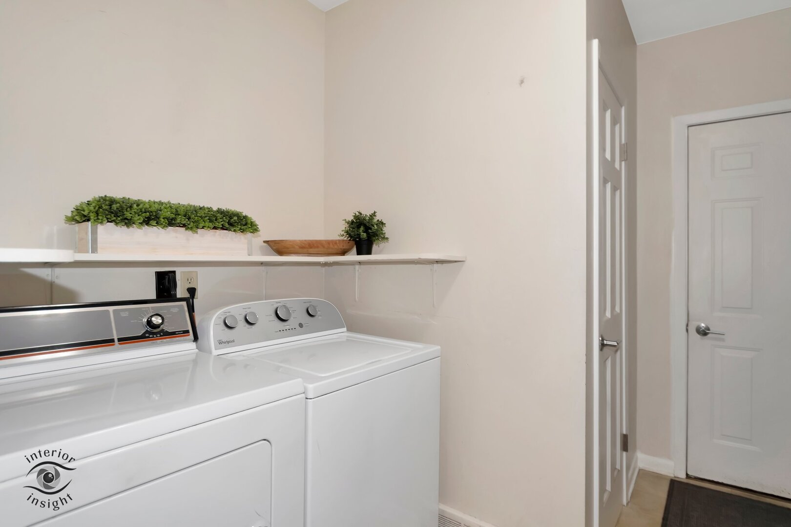 20 Deerfield Avenue Kankakee, IL 60901 - Photo 16 of 36 a close up view of washer and dryer