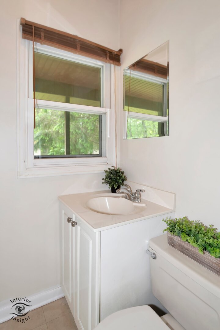 20 Deerfield Avenue Kankakee, IL 60901 - Photo 17 of 36 a bathroom with a sink and a mirror