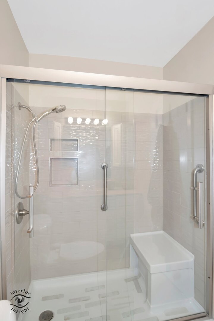20 Deerfield Avenue Kankakee, IL 60901 - Photo 20 of 36 a bathroom with a shower
