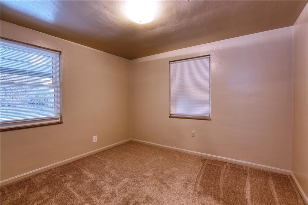 836 Railroad Street McKees Rocks, PA 15136 - Photo 11 of 24 an empty room with a window