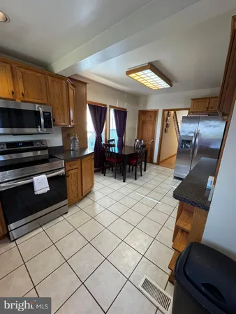 $2,500 | 700 Schiller Avenue, Hamilton, NJ 08610