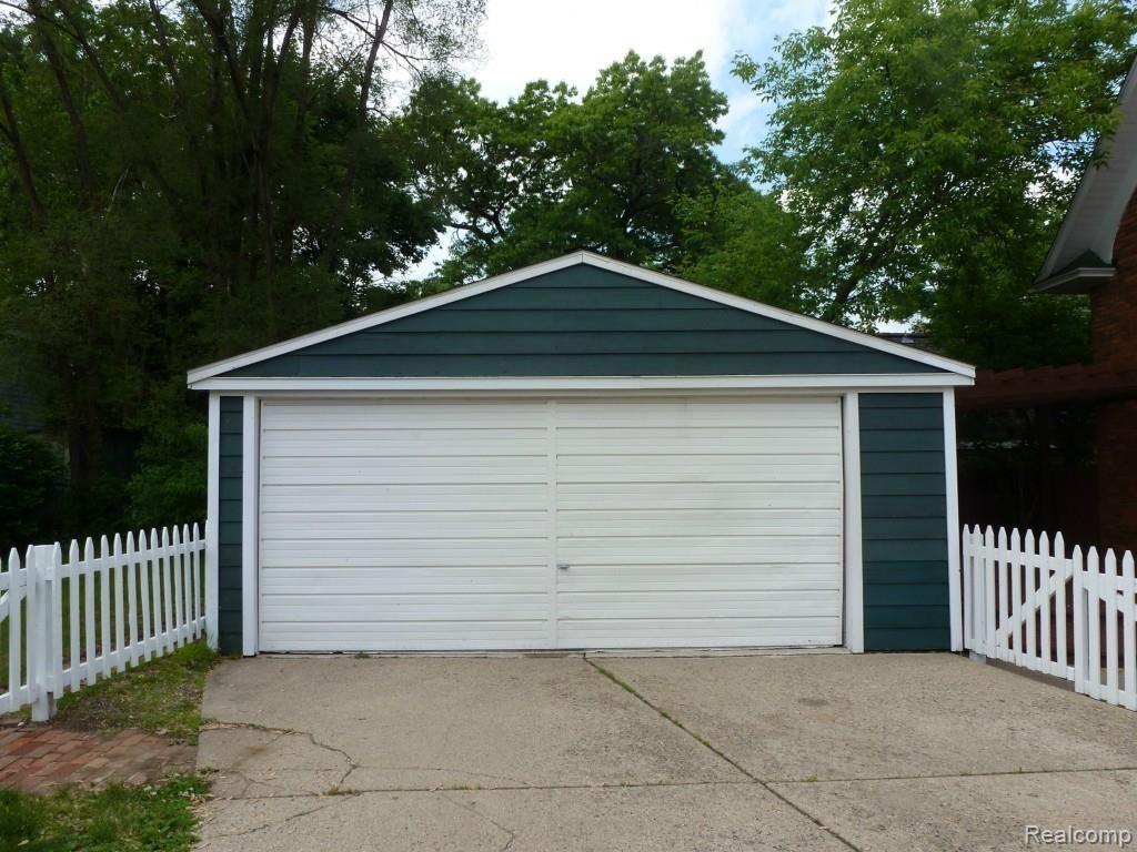 201 Pine Street Rochester, MI 48307 - Photo 34 of 42 201 Pine Garage.jpg