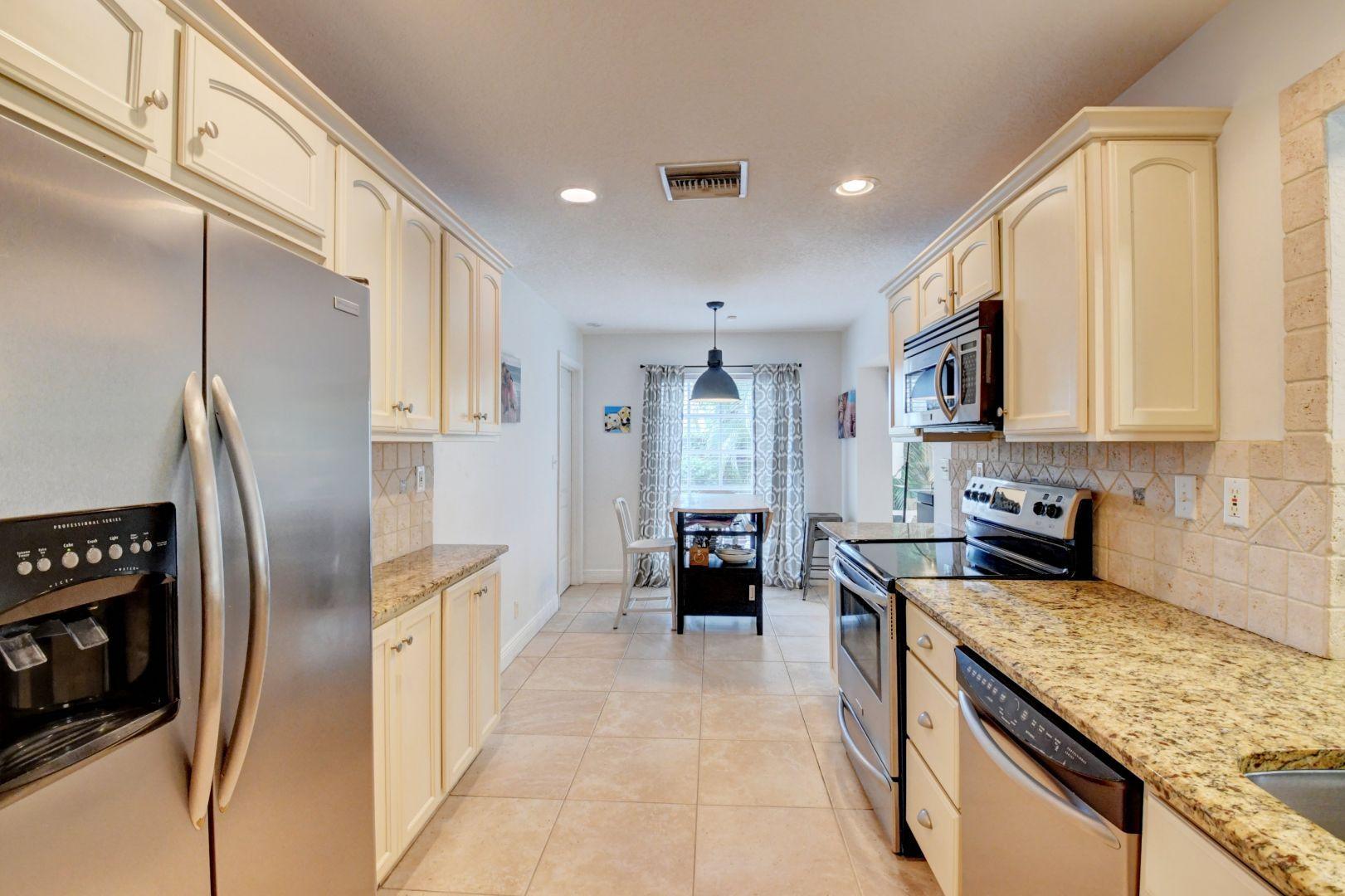 700 Southwest 5th Street Boca Raton, FL 33486 - Photo 12 of 32 Kitchen