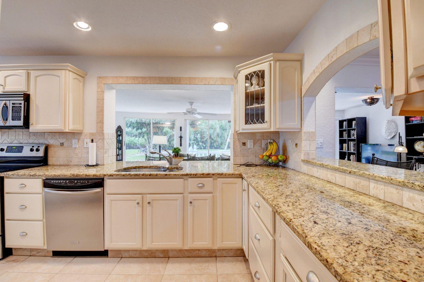700 Southwest 5th Street Boca Raton, FL 33486 - Photo 9 of 32 Kitchen