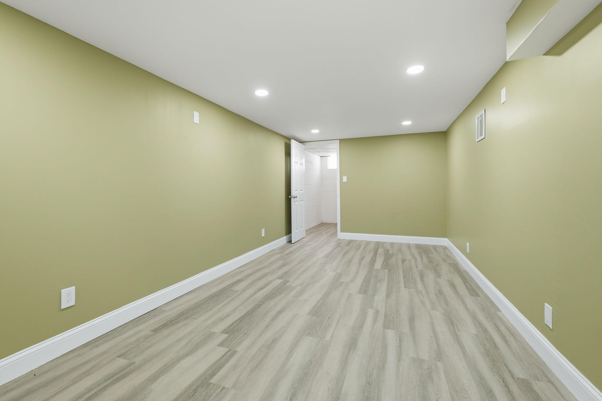1001 Utah Street Gary, IN 46403 - Photo 13 of 19 2048x1365