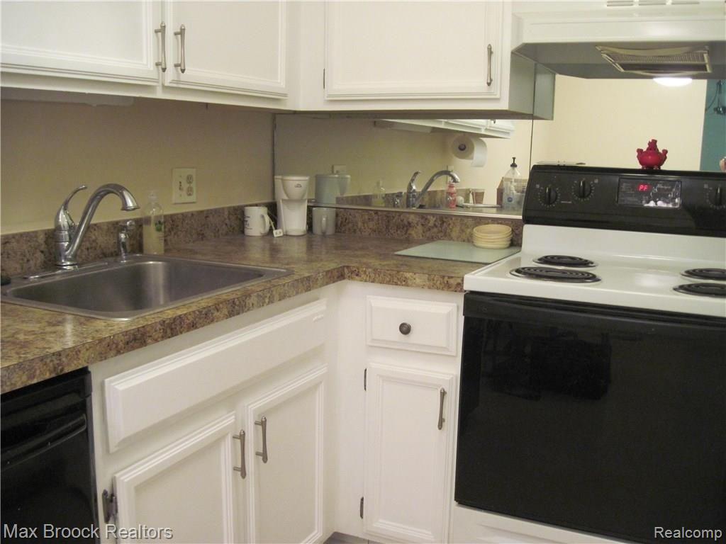 29602 Middlebelt Road, Unit 1804 Farmington, MI 48334 - Photo 6 of 15 IMG_0009.JPG