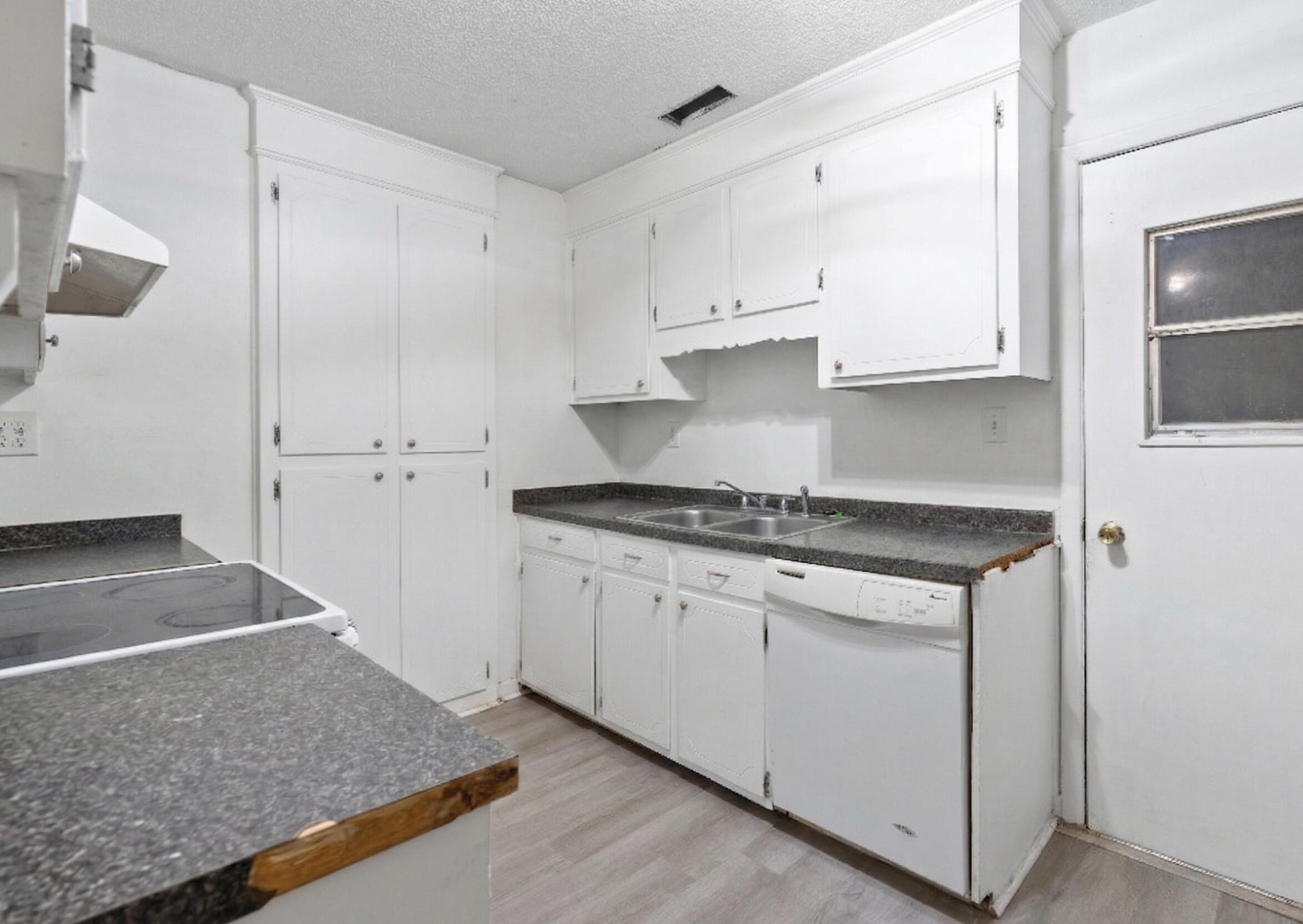 114 Rahway Road Goose Creek, SC 29445 - Photo 2 of 11 Kitchen 1