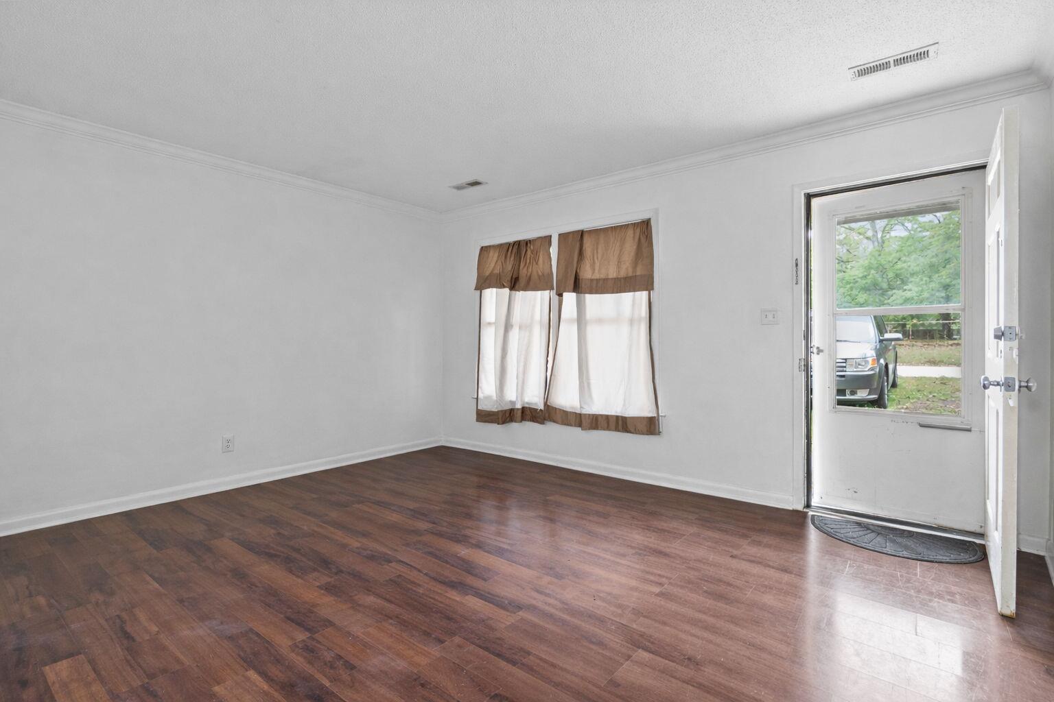 114 Rahway Road Goose Creek, SC 29445 - Photo 4 of 11 Living Room