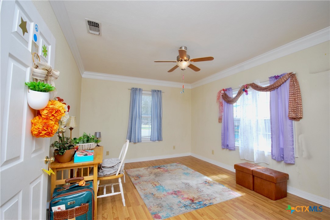 302 South Main Street Schulenburg, TX 78956 - Photo 15 of 39 a living room with furniture