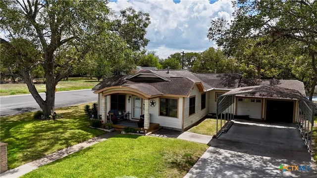 $290,000 | 302 South Main Street, Schulenburg, TX 78956