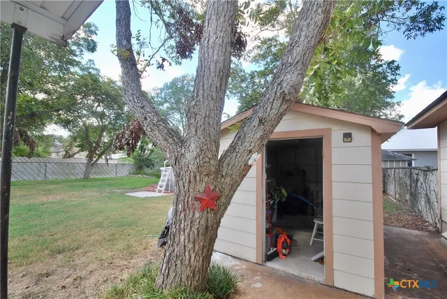 $290,000 | 302 South Main Street, Schulenburg, TX 78956