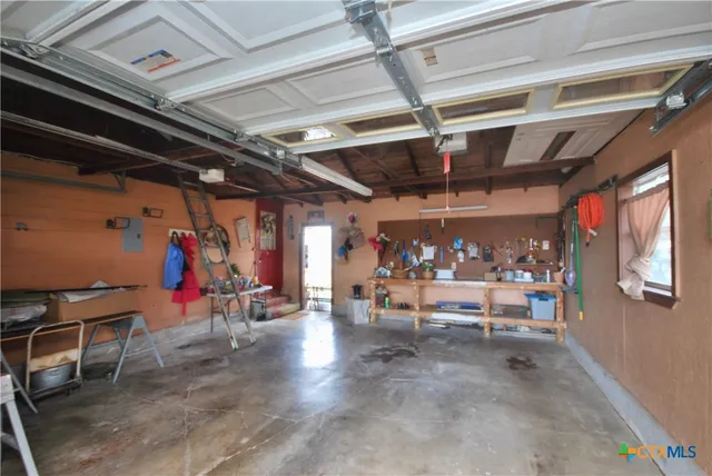 $290,000 | 302 South Main Street, Schulenburg, TX 78956