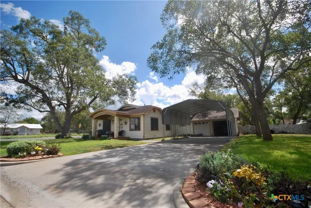 $290,000 | 302 South Main Street, Schulenburg, TX 78956