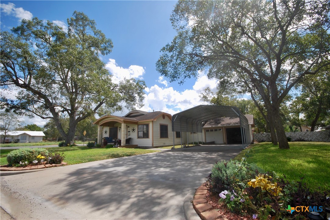 302 South Main Street Schulenburg, TX 78956 - Photo 36 of 39 a front view of a house with garden