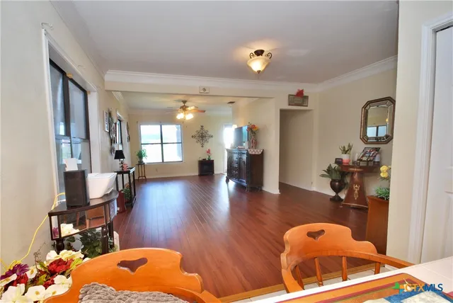 $290,000 | 302 South Main Street, Schulenburg, TX 78956