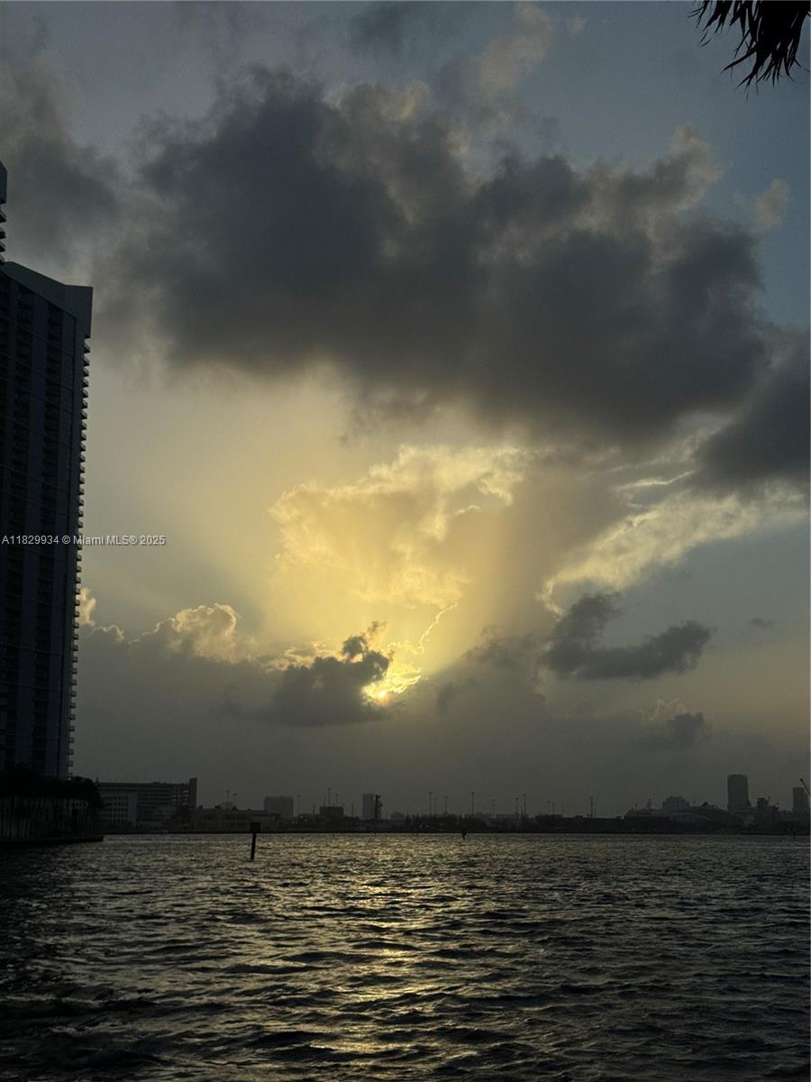 475 Brickell Avenue, Unit 4207 Miami, FL 33131 - Photo 25 of 26