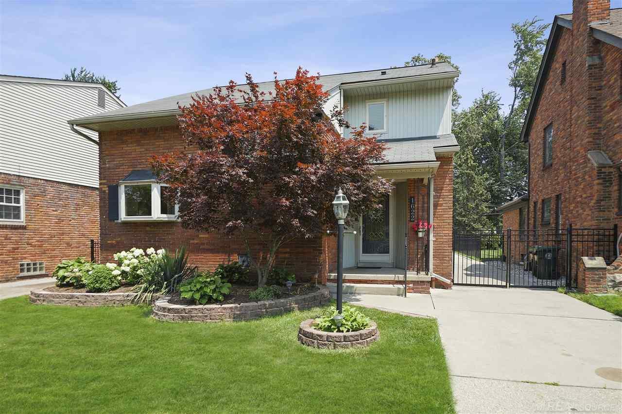 1622 Prestwick Road Grosse Pointe Woods, MI 48236 - Photo 1 of 39