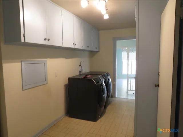 a view of a house with backyard