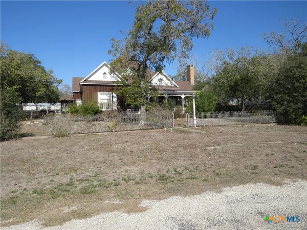 $299,000 | 342 West Oak Street, Goliad, TX 77963