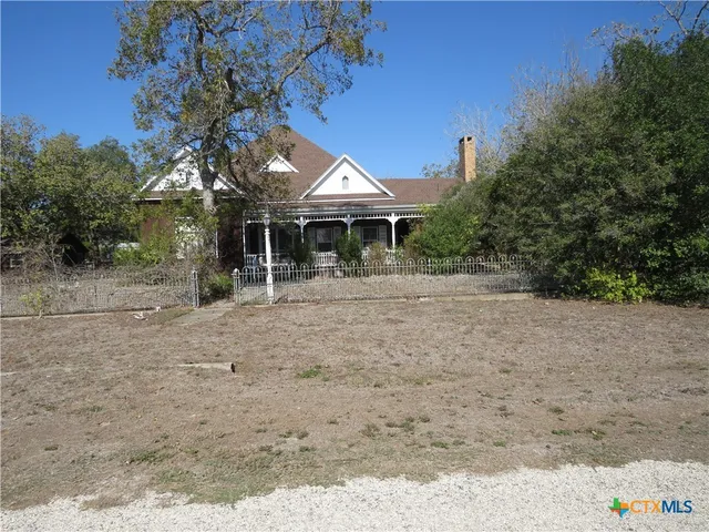 $385,000 | 342 West Oak Street, Goliad, TX 77963