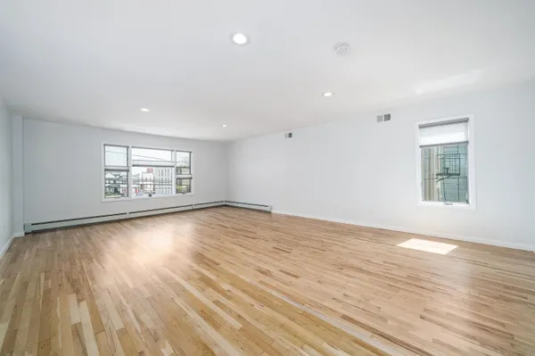 $3,995 | 139 Cambridge Avenue, Unit 1, Jersey City, NJ 07307