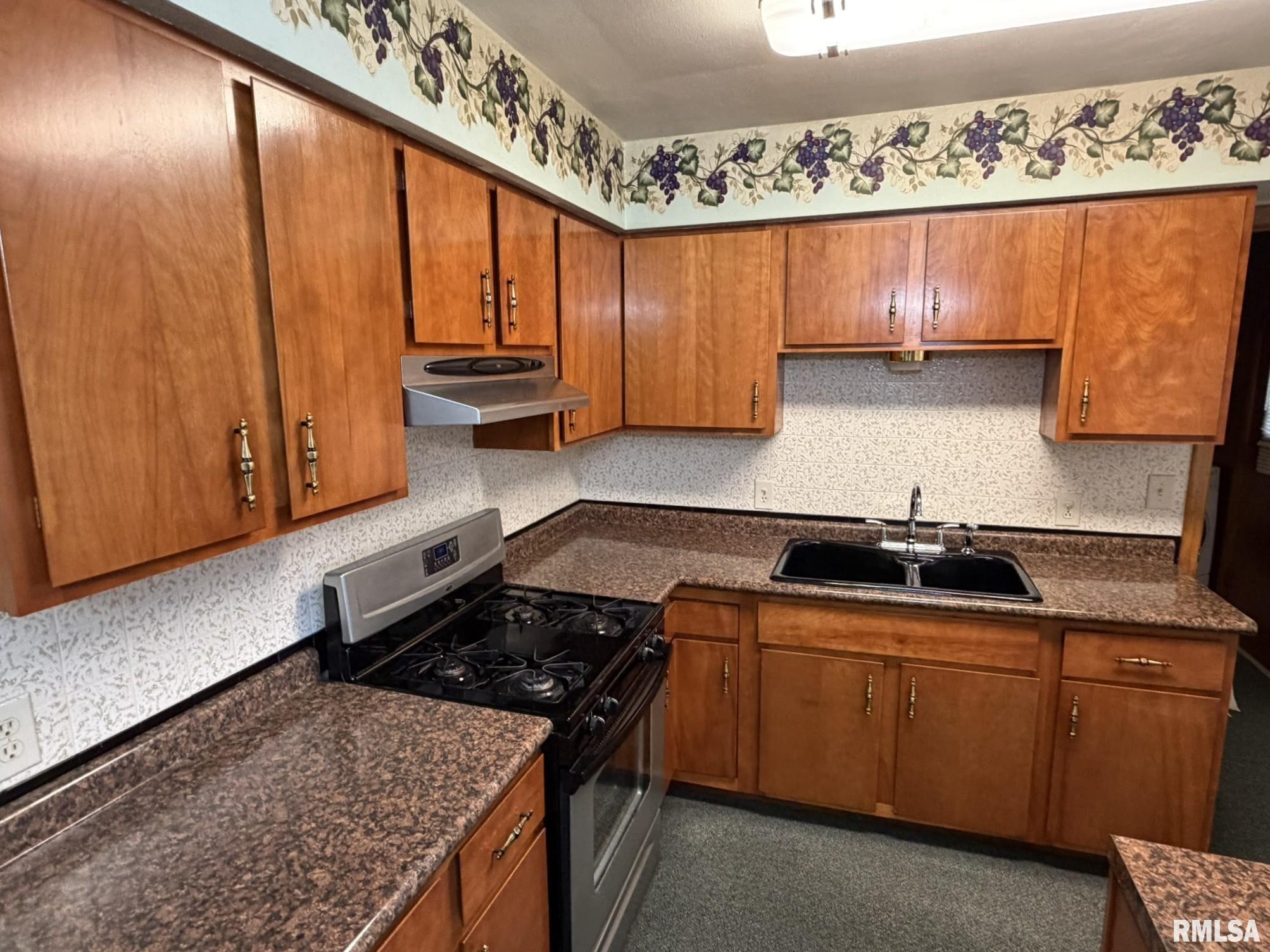 33 North 17th Avenue Canton, IL 61520 - Photo 15 of 30