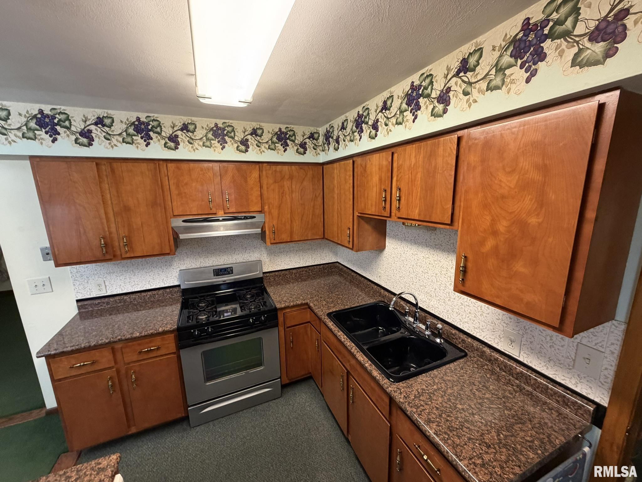 33 North 17th Avenue Canton, IL 61520 - Photo 17 of 30