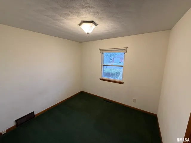 $119,900 | 33 North 17th Avenue, Canton, IL 61520