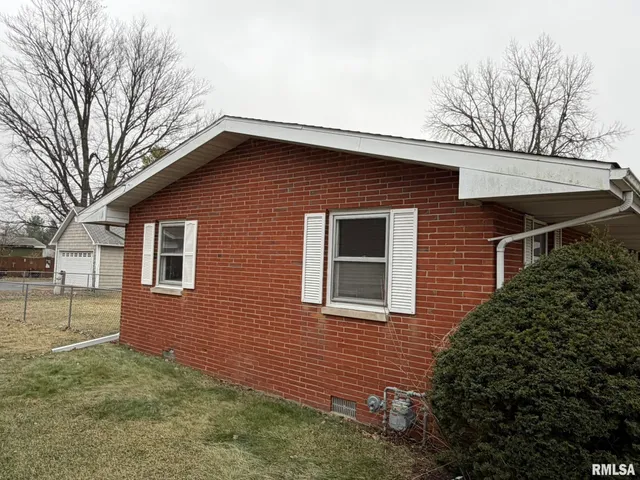 $119,900 | 33 North 17th Avenue, Canton, IL 61520