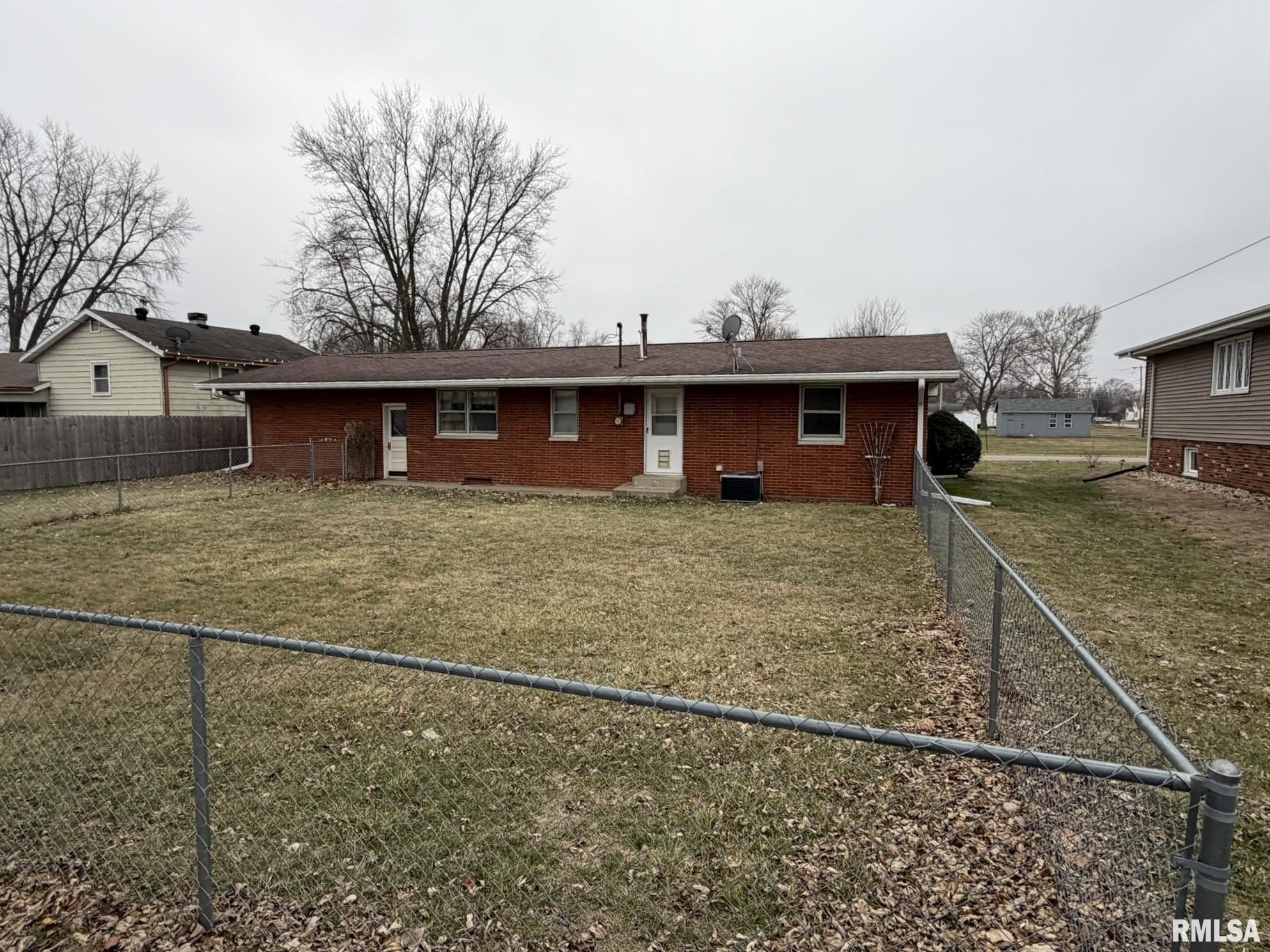 33 North 17th Avenue Canton, IL 61520 - Photo 6 of 30