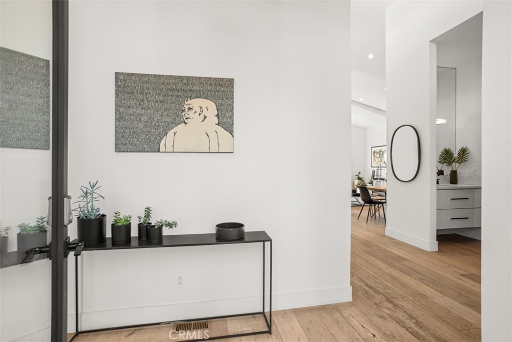950 El Paso Drive Los Angeles, CA 90042 - Photo 10 of 52 an entryway with wooden floor