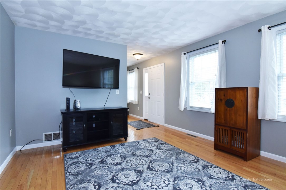 20 Edith Street Cumberland, RI 02864 - Photo 4 of 28 Gallery Image 4