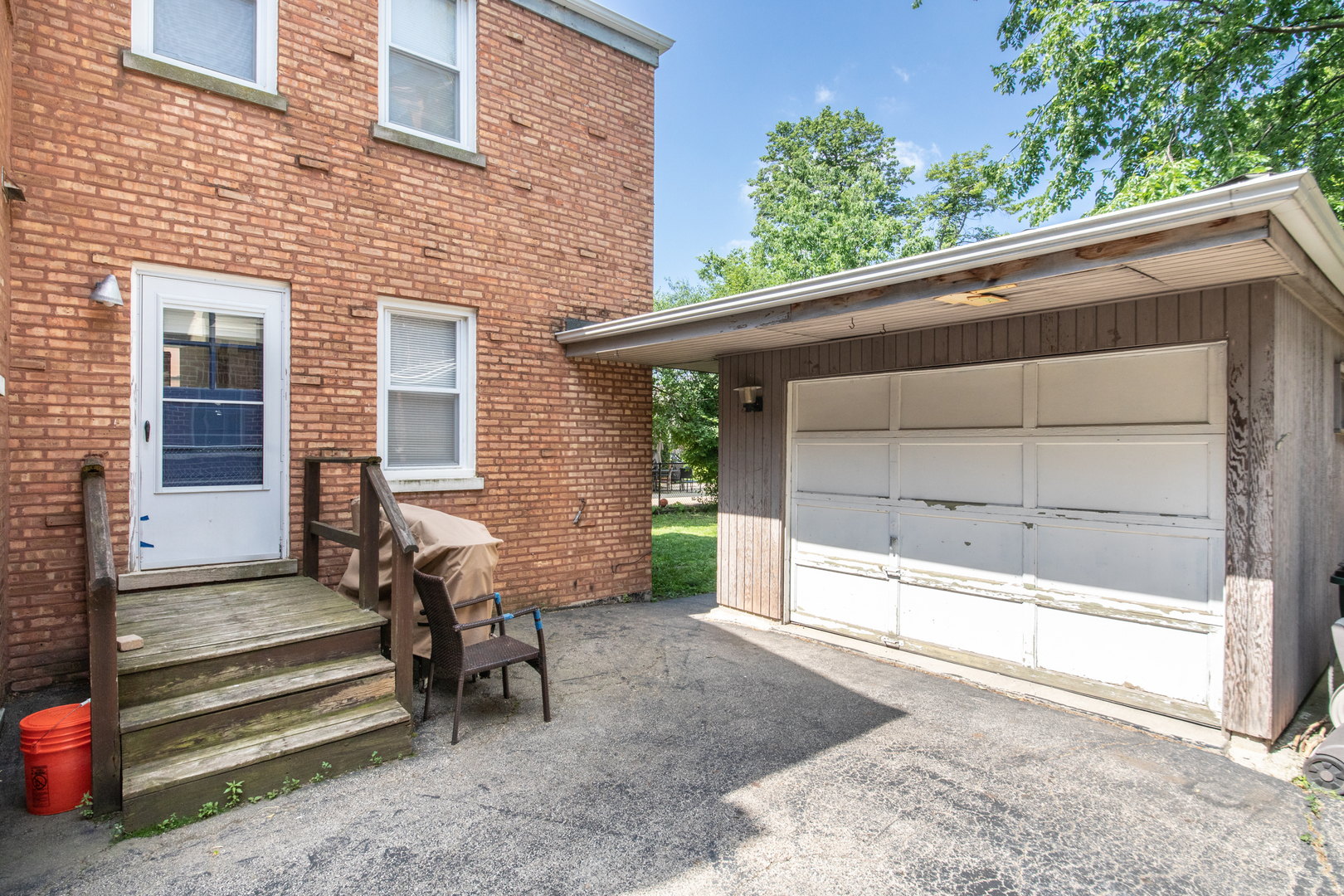 516 Engel Boulevard Park Ridge, IL 60068 - Photo 20 of 51 a view of a house with backyard and sitting area