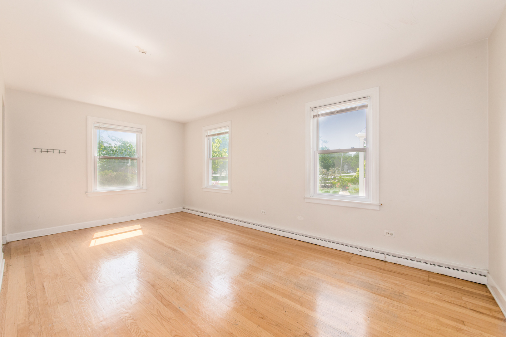 516 Engel Boulevard Park Ridge, IL 60068 - Photo 29 of 51 an empty room with windows