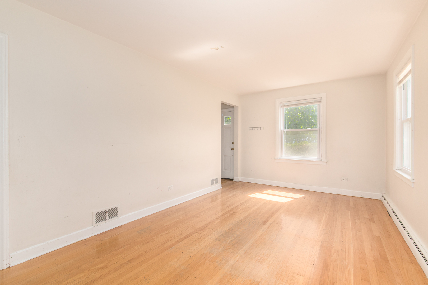 516 Engel Boulevard Park Ridge, IL 60068 - Photo 30 of 51 an empty room with wooden floor and windows