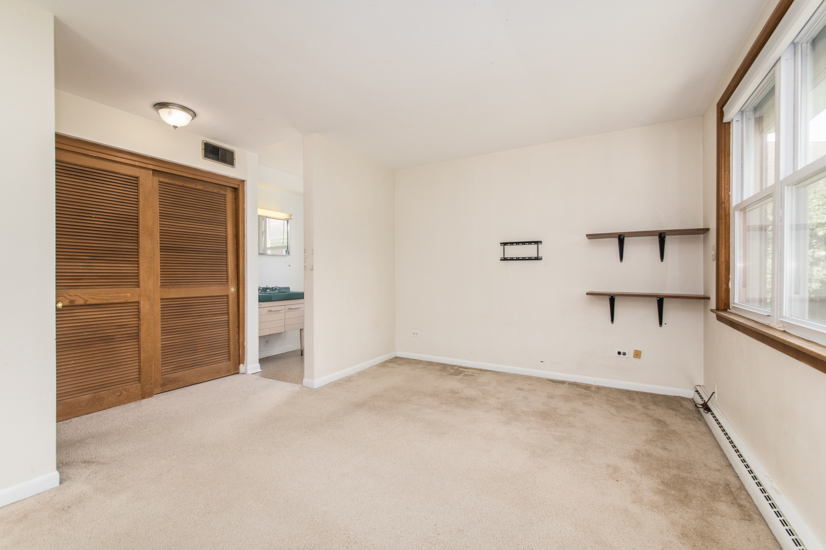 516 Engel Boulevard Park Ridge, IL 60068 - Photo 41 of 51 an empty room with a window and closet