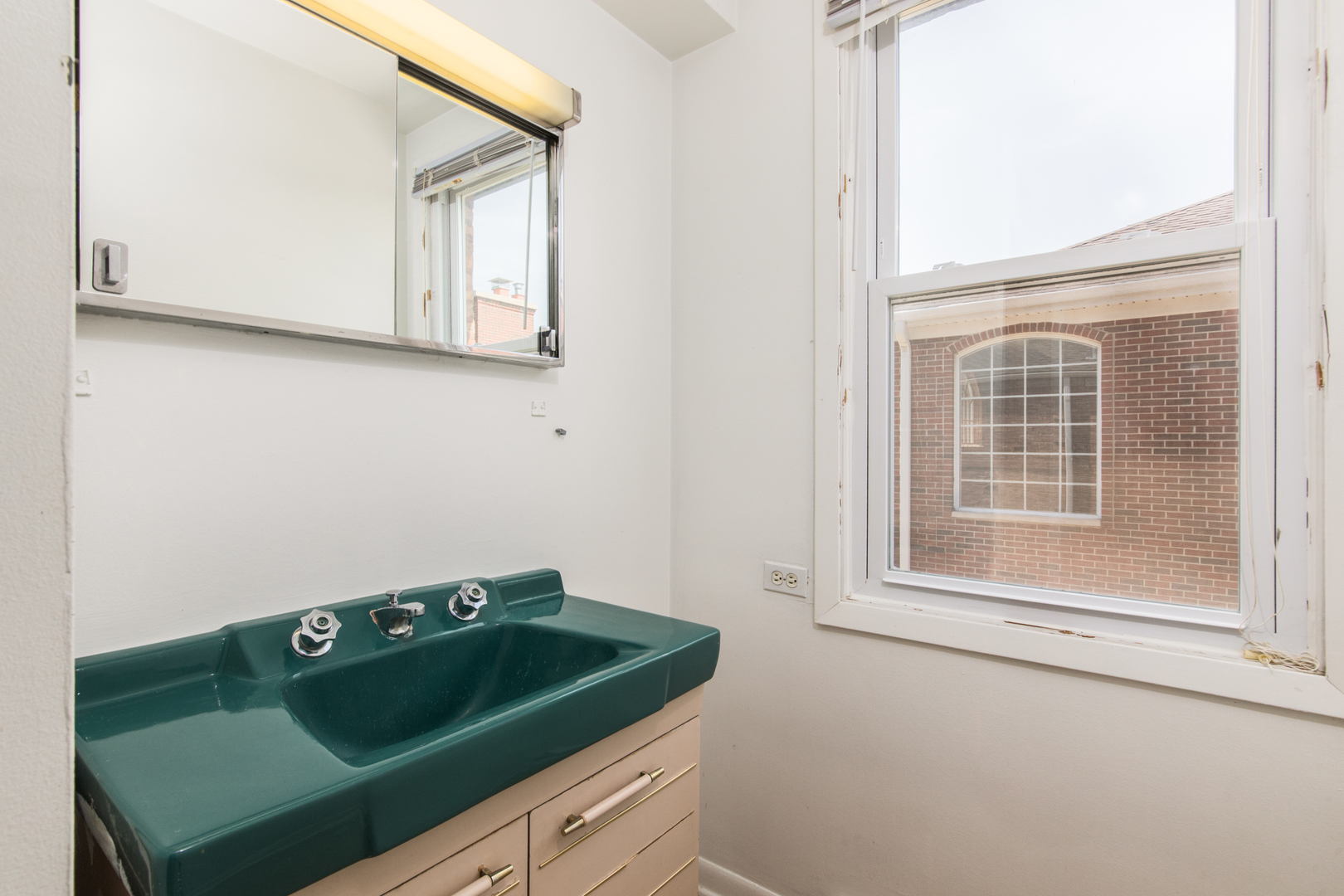 516 Engel Boulevard Park Ridge, IL 60068 - Photo 43 of 51 a bathroom with a sink and vanity