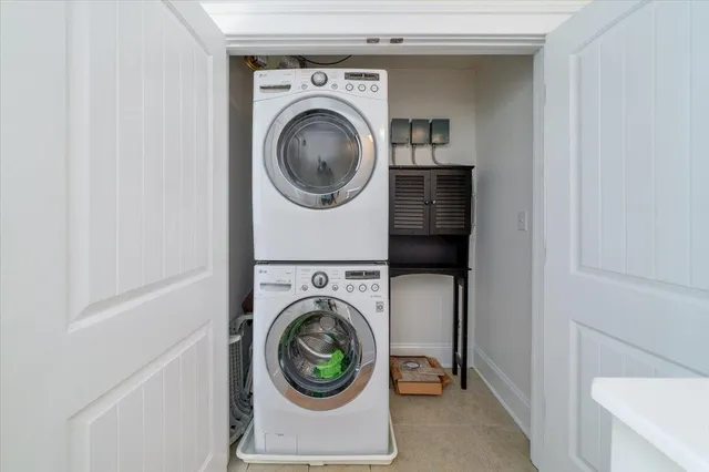 $3,200 | 732 South Shelmore Boulevard, Unit 201, Mount Pleasant, SC 29464