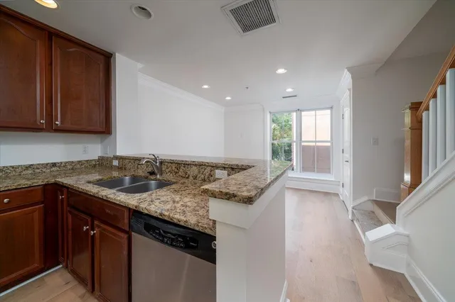 $3,200 | 732 South Shelmore Boulevard, Unit 201, Mount Pleasant, SC 29464