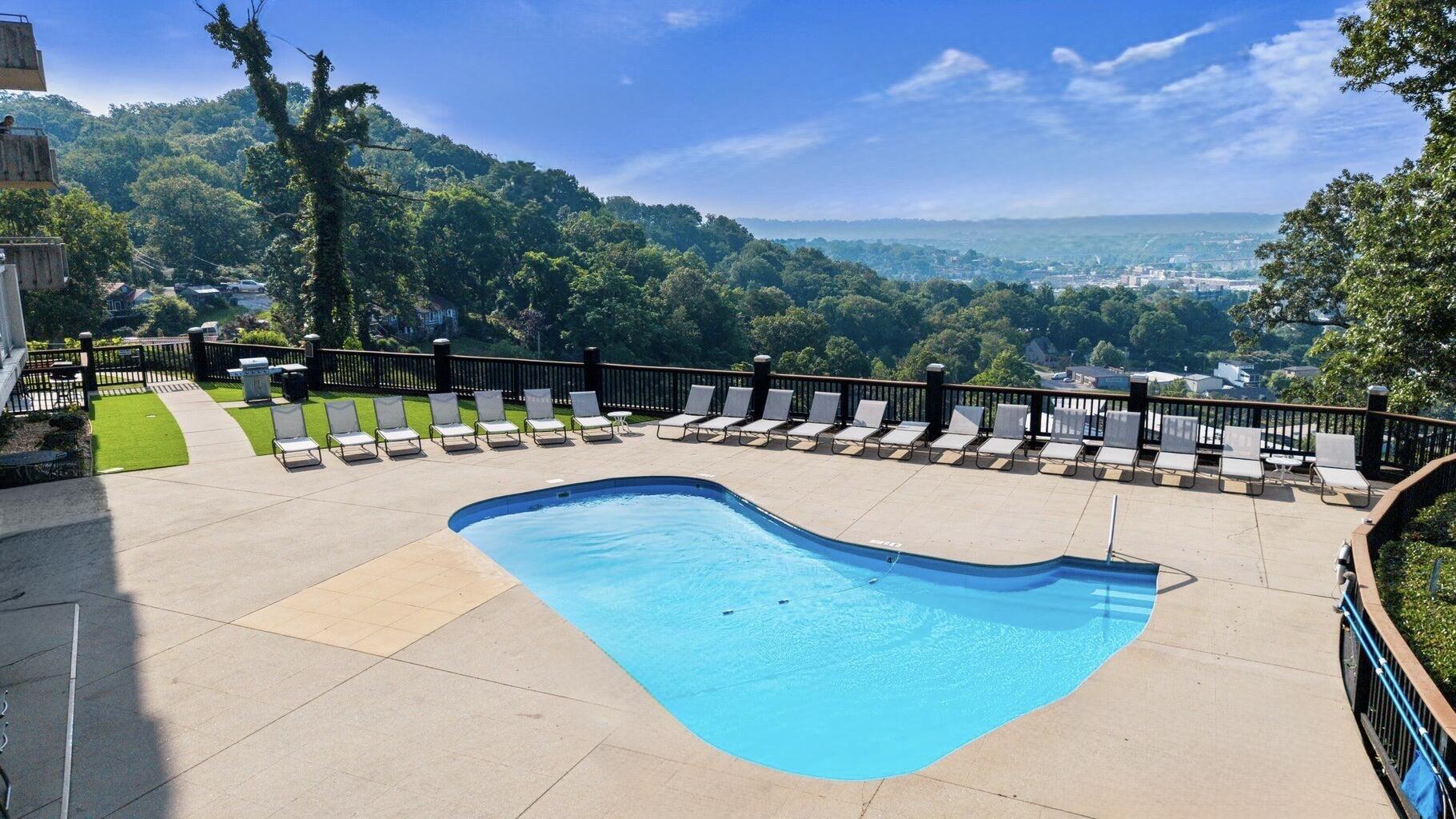 1131 Stringers Ridge Road, Unit 5D Chattanooga, TN 37405 - Photo 60 of 62 Pool