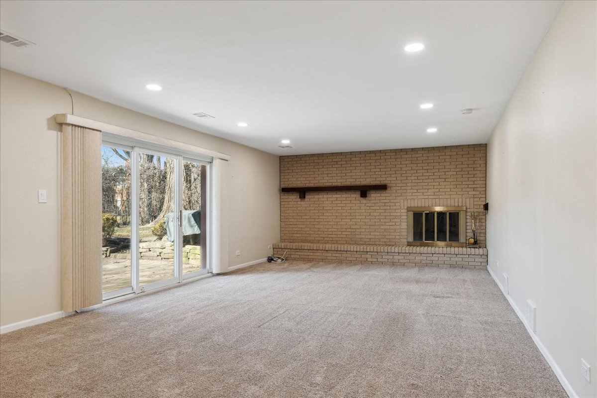962 Suffield Terrace Northbrook, IL 60062 - Photo 17 of 33 a view of empty room with wooden floor