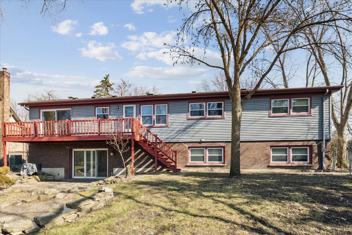 962 Suffield Terrace Northbrook, IL 60062 - Photo 24 of 33 a view of a house with a yard