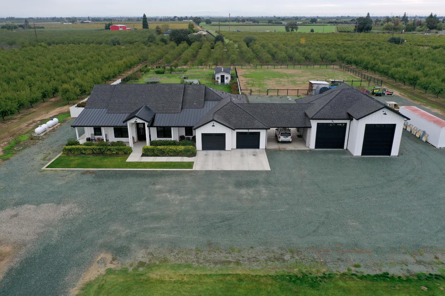 16464 Fox Road Lodi, CA 95240 - Photo 7 of 61