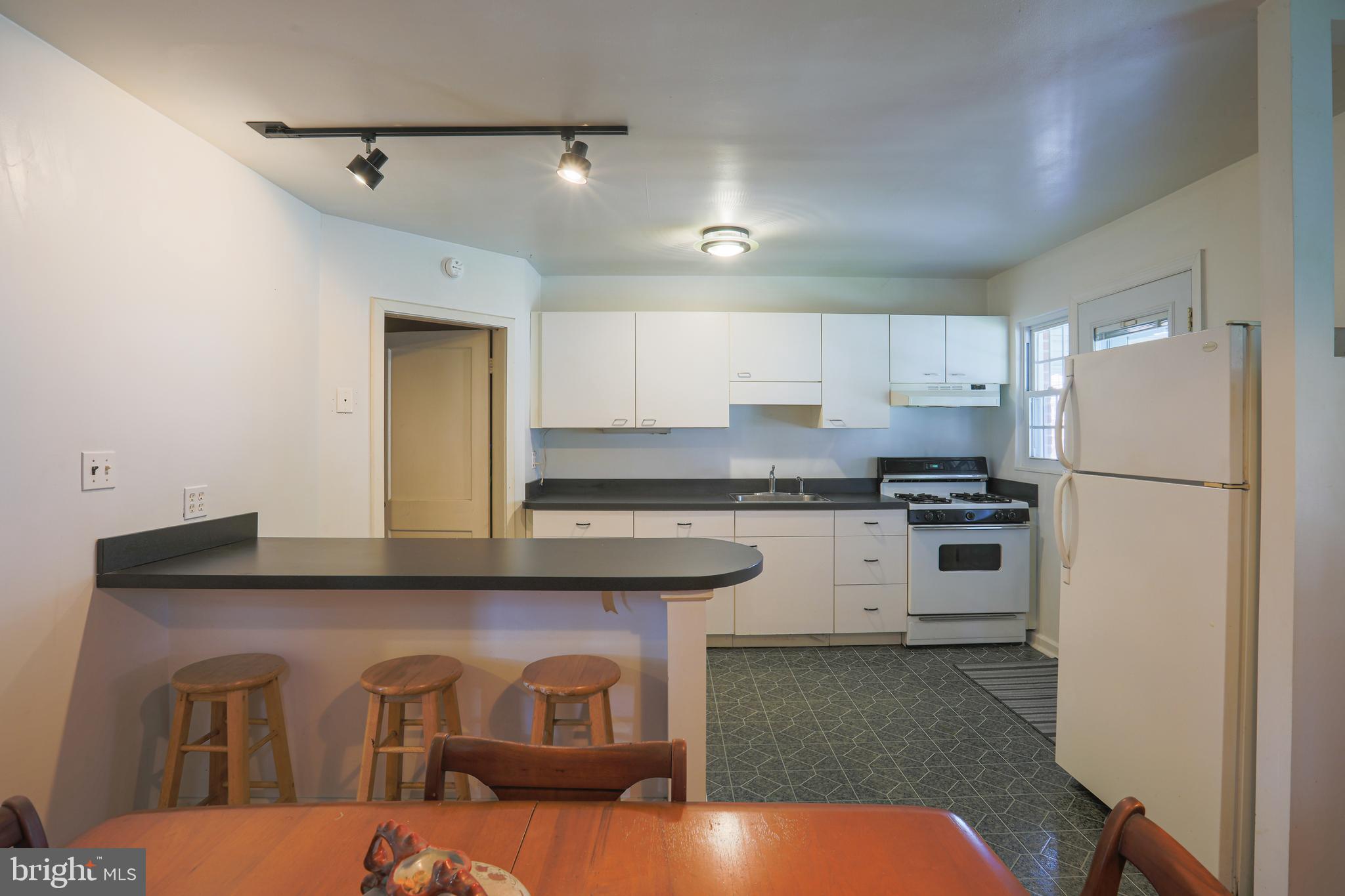 1734 Red Oak Road Baltimore, MD 21234 - Photo 13 of 34
